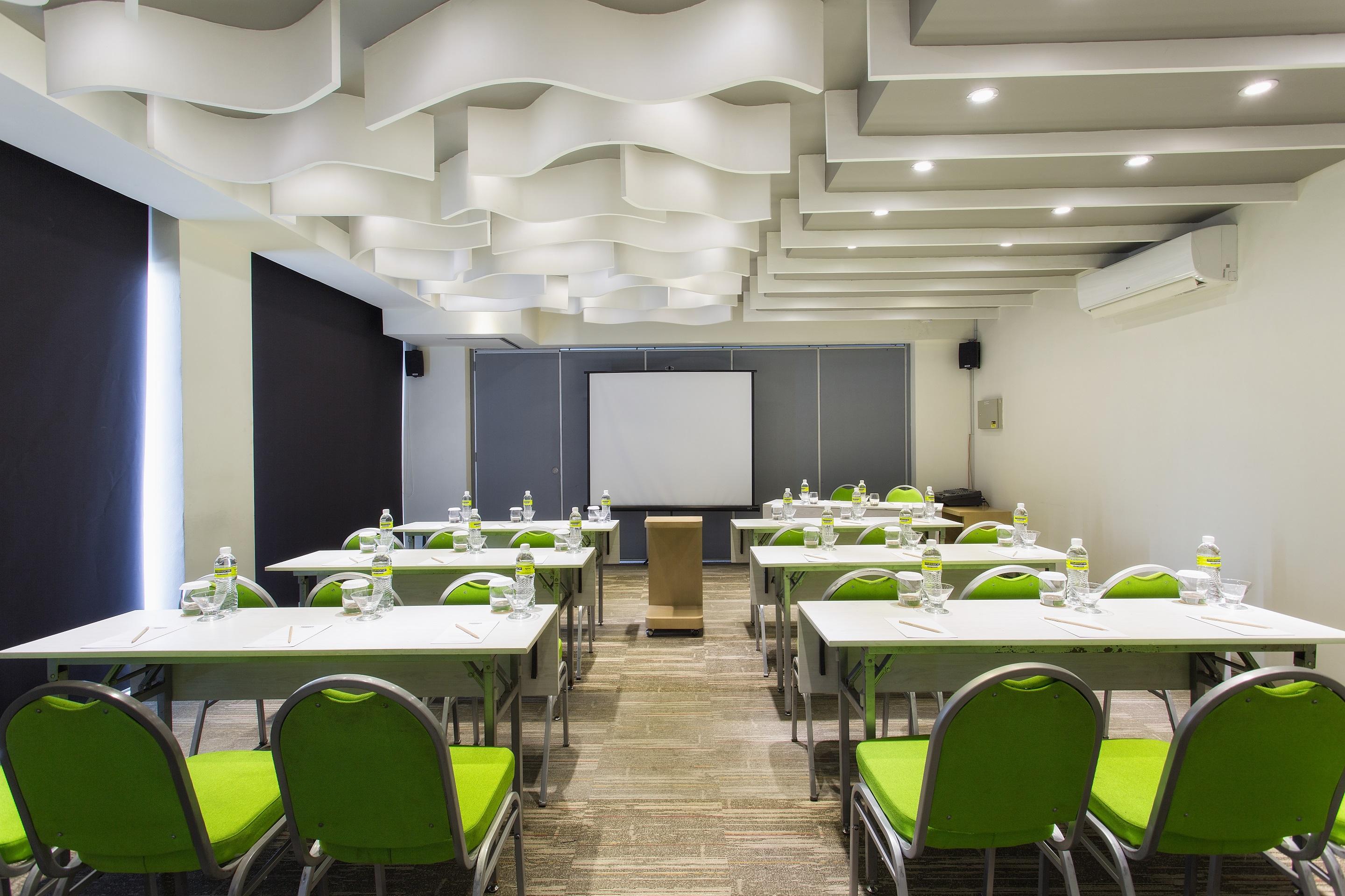 Maxonehotels At Bukit Jimbaran Exterior photo