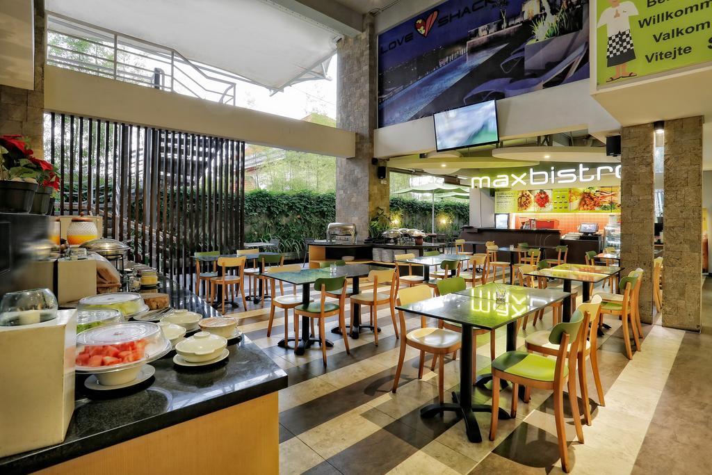 Maxonehotels At Bukit Jimbaran Exterior photo