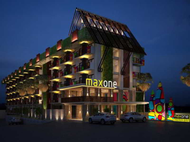Maxonehotels At Bukit Jimbaran Exterior photo