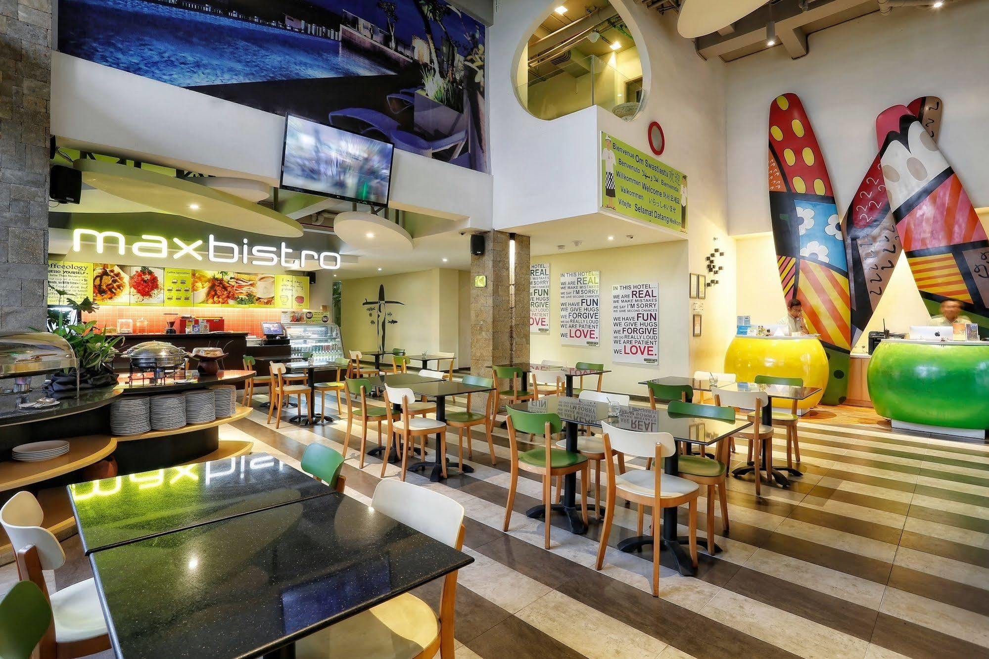 Maxonehotels At Bukit Jimbaran Exterior photo